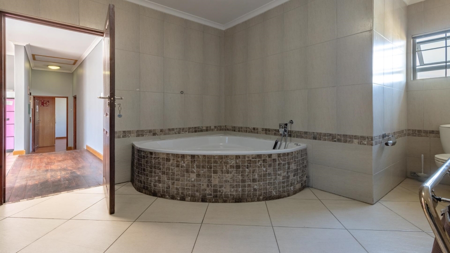 5 Bedroom Property for Sale in Northgate Western Cape